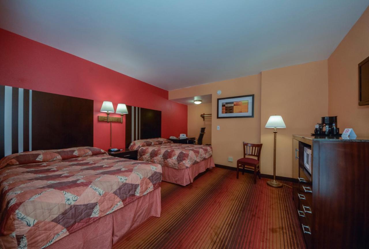 Rodeway Inn Macarthur Airport Ronkonkoma Exterior foto